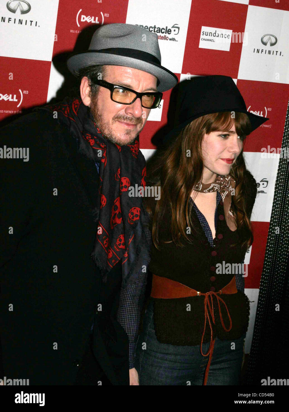 Nov. 6, 2008 - New York New York, Stati Uniti - ELVIS COSTELLO crea uno spettacolo a FETE IL SUO NUOVO SUNDANCE CHANNEL SERIE TV "PECTACLE: Elvis Costello con,"" presso la sala da ballo di Edison.WEST 57TH STREET 11-06-2008. 2008. ELVIS COSTELLO E JENNY LEWIS.K60102RM(Immagine di credito: Â© Rick Mackler/ Foto Stock