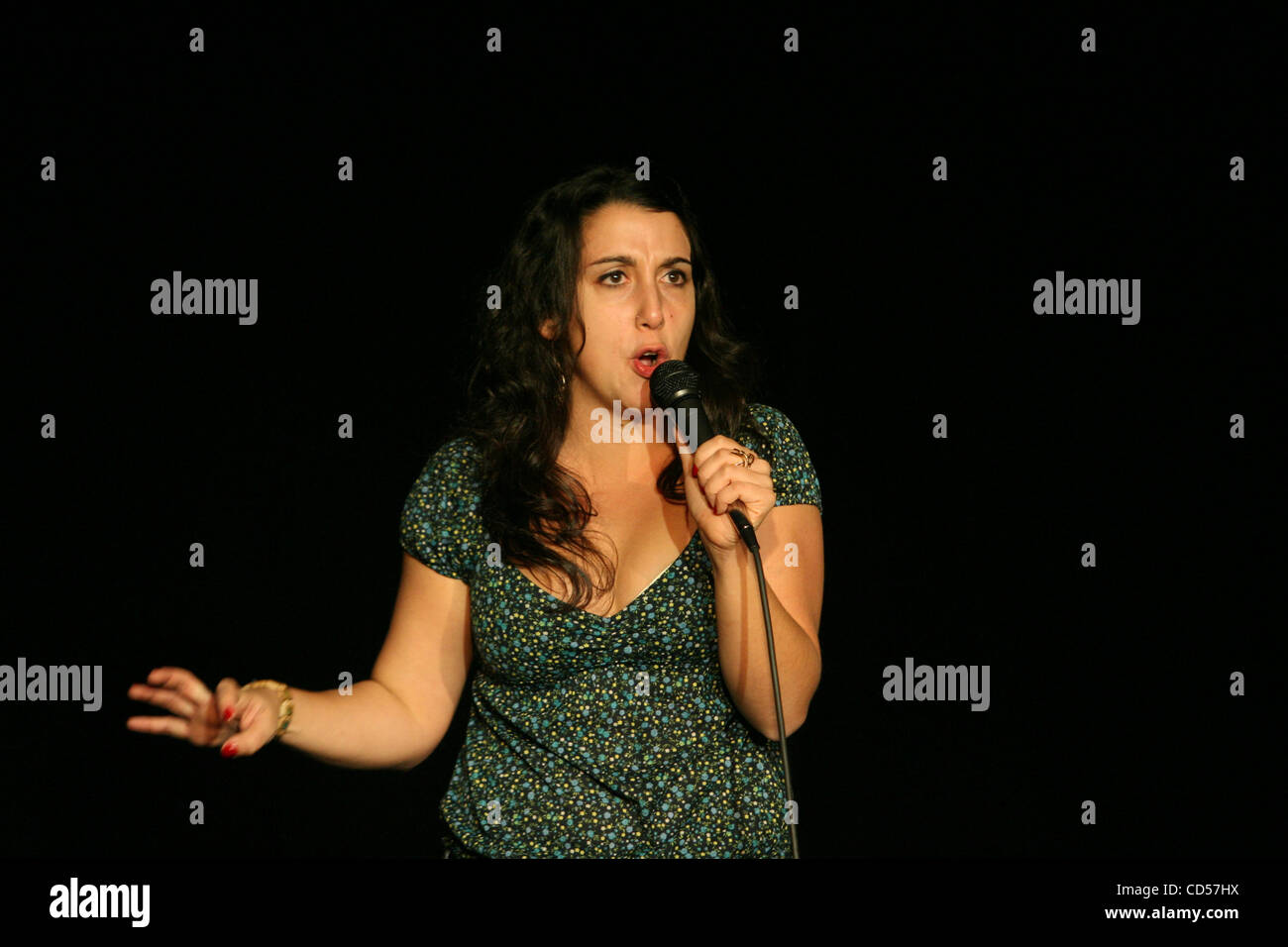 Giulia Rozzi fatto una comparsa al 'In attesa per il Ride' mostra presso il Teatro di salvia in Manhattan merc. 19, 2008. Giulia Rozzi è uno scrittore, attrice e stand-up comedian originariamente da Boston. Ha lavorato come un fumetto a Hollywood Comedy Store per tre anni prima di trasferirsi a New York dove ogni mese Foto Stock