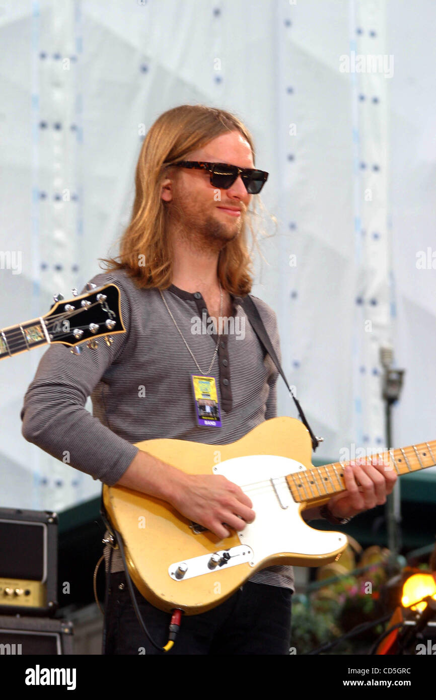 Giugno 27, 2008 - New York New York, Stati Uniti - K58728BCO.MAROON 5 eseguire su ABC Good Morning America una serie di concerti a Bryant Park, New York New York 06-27-2008. - JAMES VALENTINE(Immagine di credito: Â© Bruce Cotler/Globe foto/ZUMAPRESS.com) Foto Stock