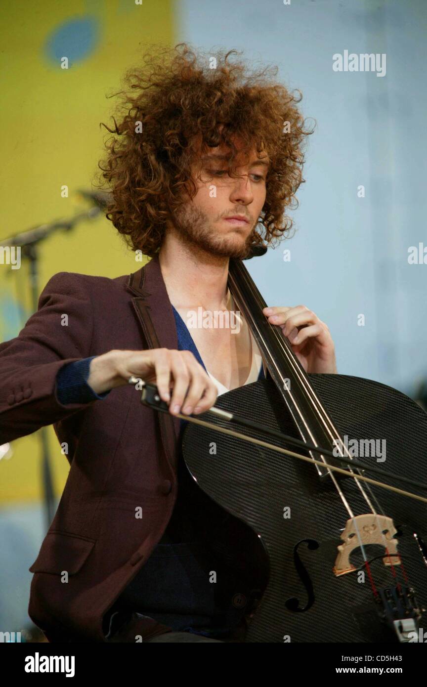 Luglio 10, 2008 - New York New York, Stati Uniti - K58763BC0.La banda ''OneRepublic '' con il cantante Ryan Teder eseguita su Good Morning America in Bryant Park 07-11-2008. - 2008(Immagine di credito: Â© Bruce Cotler/Globe foto/ZUMAPRESS.com) Foto Stock