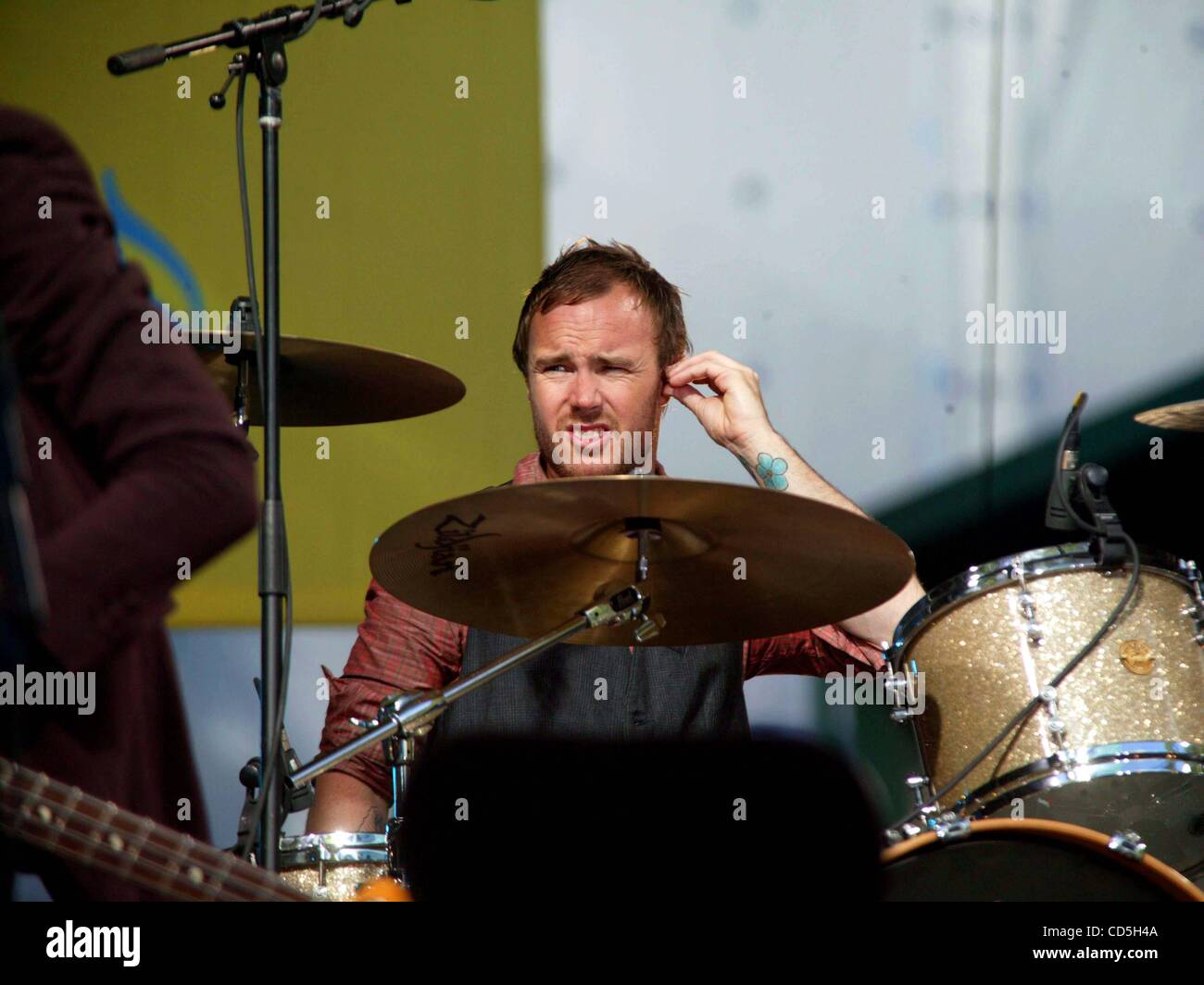 Luglio 10, 2008 - New York New York, Stati Uniti - K58763BC0.La banda ''OneRepublic '' con il cantante Ryan Teder eseguita su Good Morning America in Bryant Park 07-11-2008. - 2008(Immagine di credito: Â© Bruce Cotler/Globe foto/ZUMAPRESS.com) Foto Stock