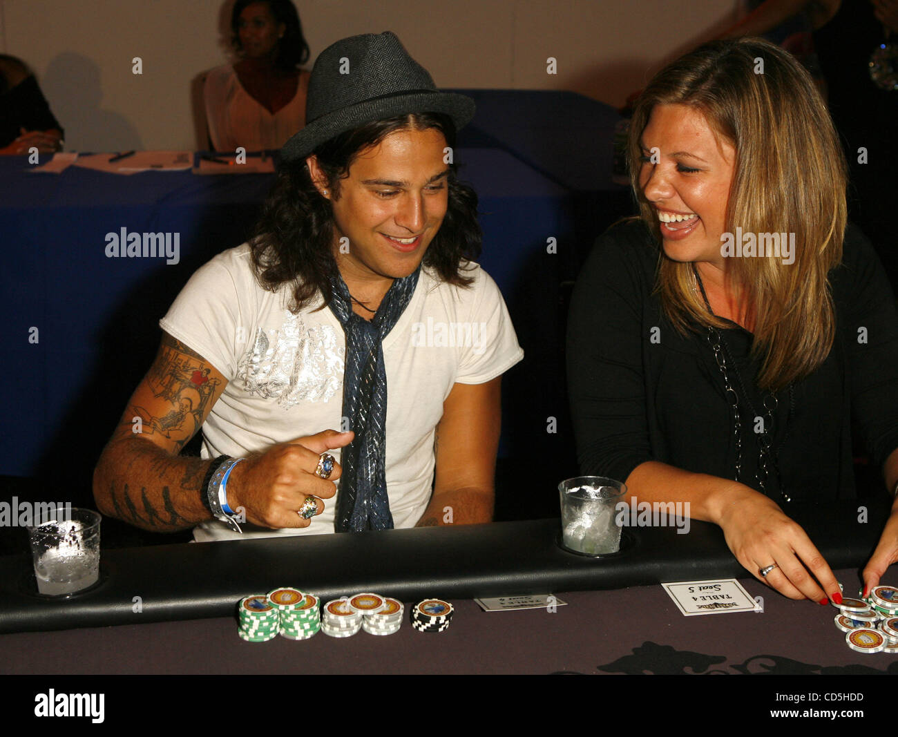 Luglio 14, 2008 - Holmby Hills, in California, Stati Uniti - Luglio 14, 2008 - Holmby Hills, in California, Stati Uniti d'America - Ryan Cabrera reagisce giocando a poker presso il Playboy e Blu-Ray Pre-ESPY Awards party in piscina presso il Palazzo di Playboy Lunedì, 14 luglio di Holmby Hills, in California. (Credito Immagine: © Patrick Fallon/ZUMApre Foto Stock