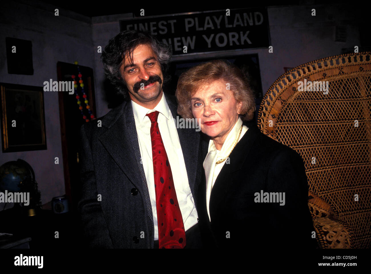 Luglio 23, 2008 - New York New York, Stati Uniti - 16167.ESTELLE GETTY e figlio di Barry. - 1991. ESTELLEGETTIRETRO(Immagine di credito: Â© Judie Burstein/Globe foto/ZUMAPRESS.com) Foto Stock