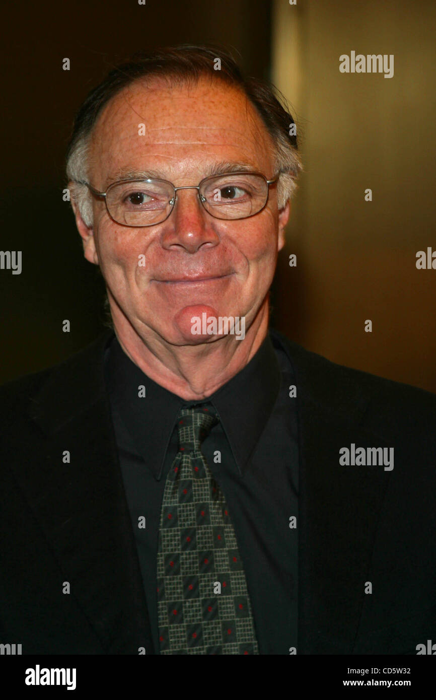 8 maggio 2003 - New York New York, Stati Uniti - K30522RM SD0508.TRIBECA FILM FESTIVAL PREMIERE DI .''KID rimane nella foto''.Il ROCKEFELLER CENTER,NEW YORK New York. / 2003..NICHOLAS PILEGGI(Immagine di credito: Â© Rick Mackler/Globe foto/ZUMAPRESS.com) Foto Stock