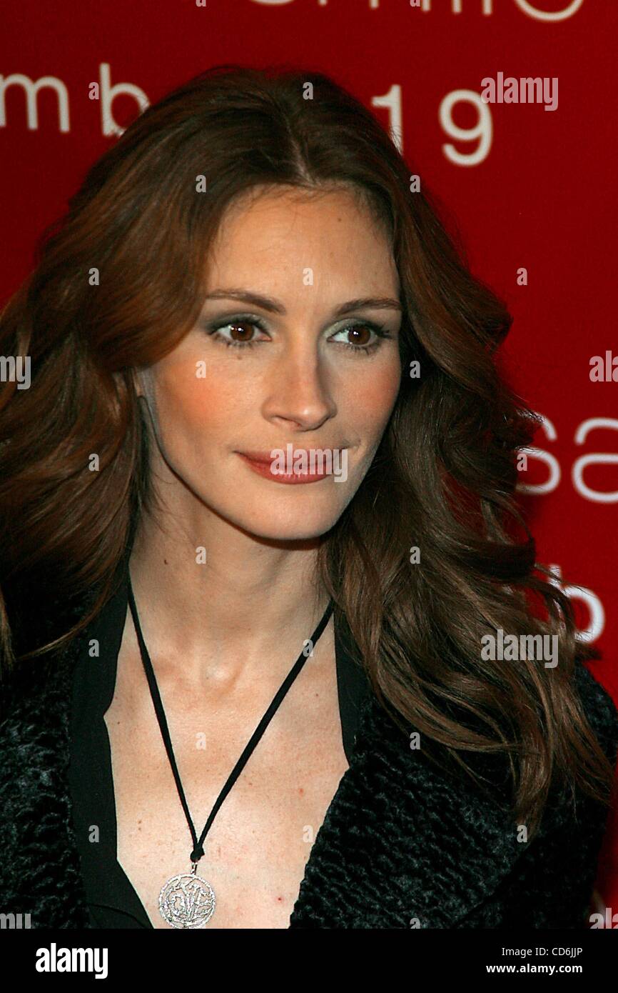 Dic. 10, 2003 - New York New York, Stati Uniti - K34565RM.MONA LISA SMILE PREMIERE al Teatro Ziegfeld, New York New York .12/10/2003. / 2003.Julia Roberts(Immagine di credito: Â© Rick Mackler/Globe foto/ZUMAPRESS.com) Foto Stock