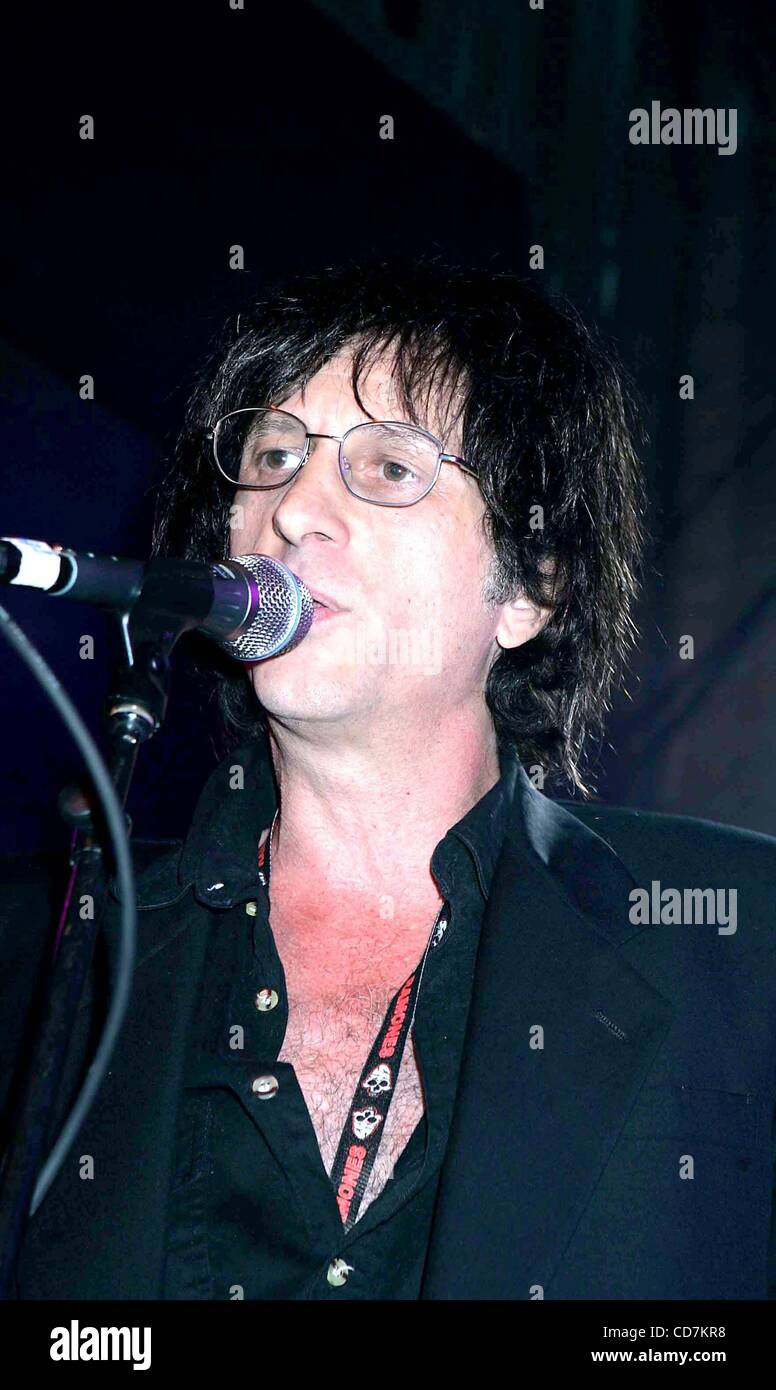 Il 9 ottobre, 2004 - New York New York, Stati Uniti - K39865RM.RAMONES FINALIZZATA ALLA RACCOLTA DI FONDI PER LA RICERCA SUL CANCRO..spirito Club, 530 WEST 27TH STREET,.New York New York..10/8/2004. / 2004.MICKEY LEE(Immagine di credito: Â© Rick Mackler/Globe foto/ZUMAPRESS.com) Foto Stock