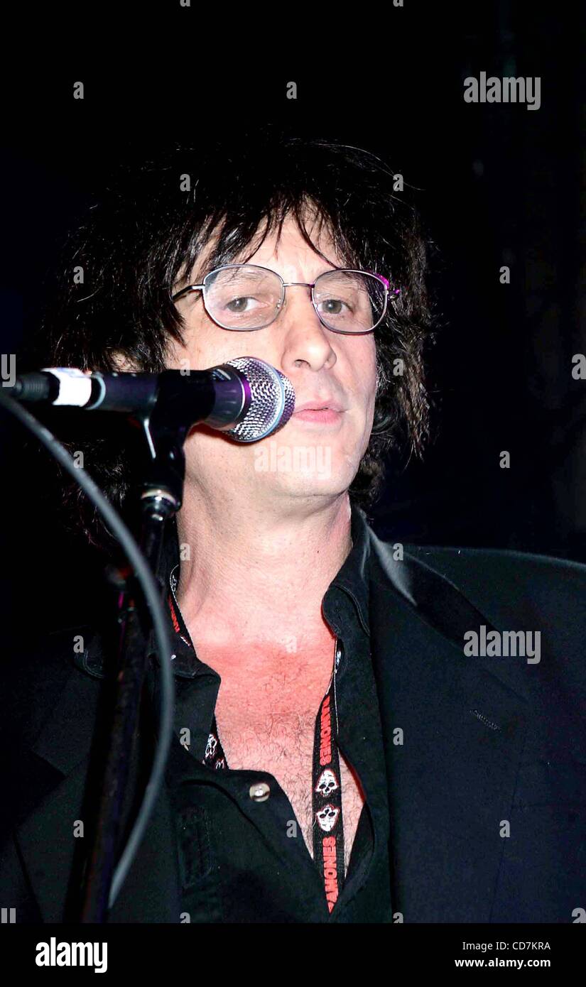 Il 9 ottobre, 2004 - New York New York, Stati Uniti - K39865RM.RAMONES FINALIZZATA ALLA RACCOLTA DI FONDI PER LA RICERCA SUL CANCRO..spirito Club, 530 WEST 27TH STREET,.New York New York..10/8/2004. / 2004.MICKEY LEE(Immagine di credito: Â© Rick Mackler/Globe foto/ZUMAPRESS.com) Foto Stock