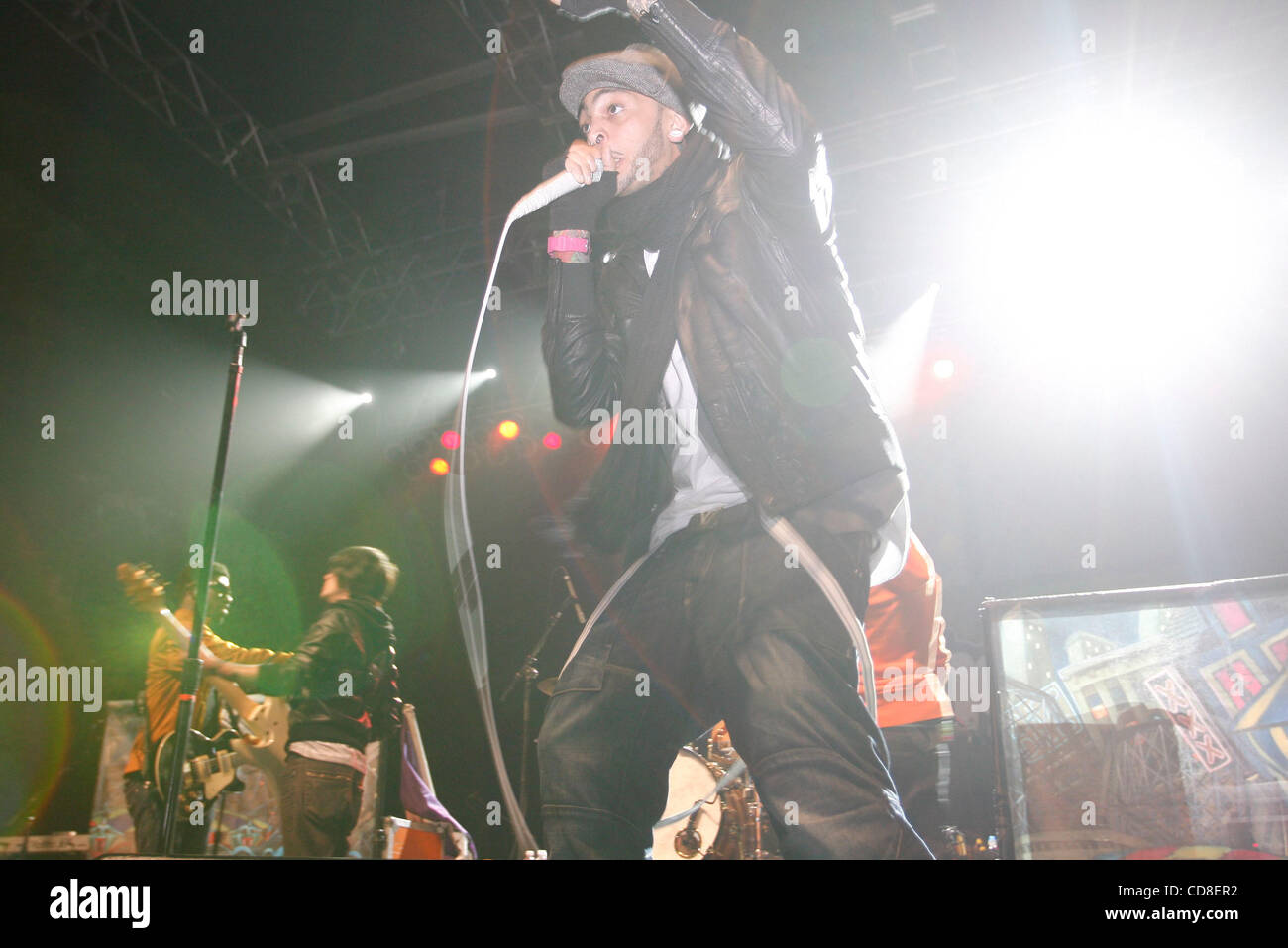 Gym Class Heroes effettuando in corrispondenza di Roseland Ballroom il 28 ottobre 2008. Voci - con tappo - Travis McCoy Tamburi - Matt McGinley chitarra - Disashi Lumumba-Kasongo Bass Guitar - Eric Roberts Foto Stock