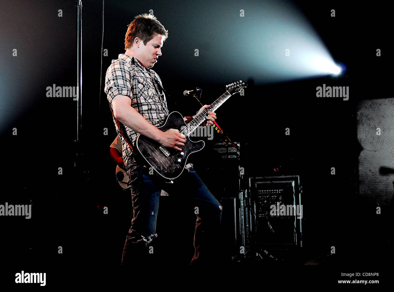 Jun 04, 2010 - Las Vegas, Nevada, Stati Uniti d'America - Grammy award-winning cantante, compositore e artista di registrazione Jonny Lang esegue al Silverton Hotel and Casino a sostegno del 'Live su richiesta tour". (Credito Immagine: © Valerie Nerres/ZUMApress.com) Foto Stock