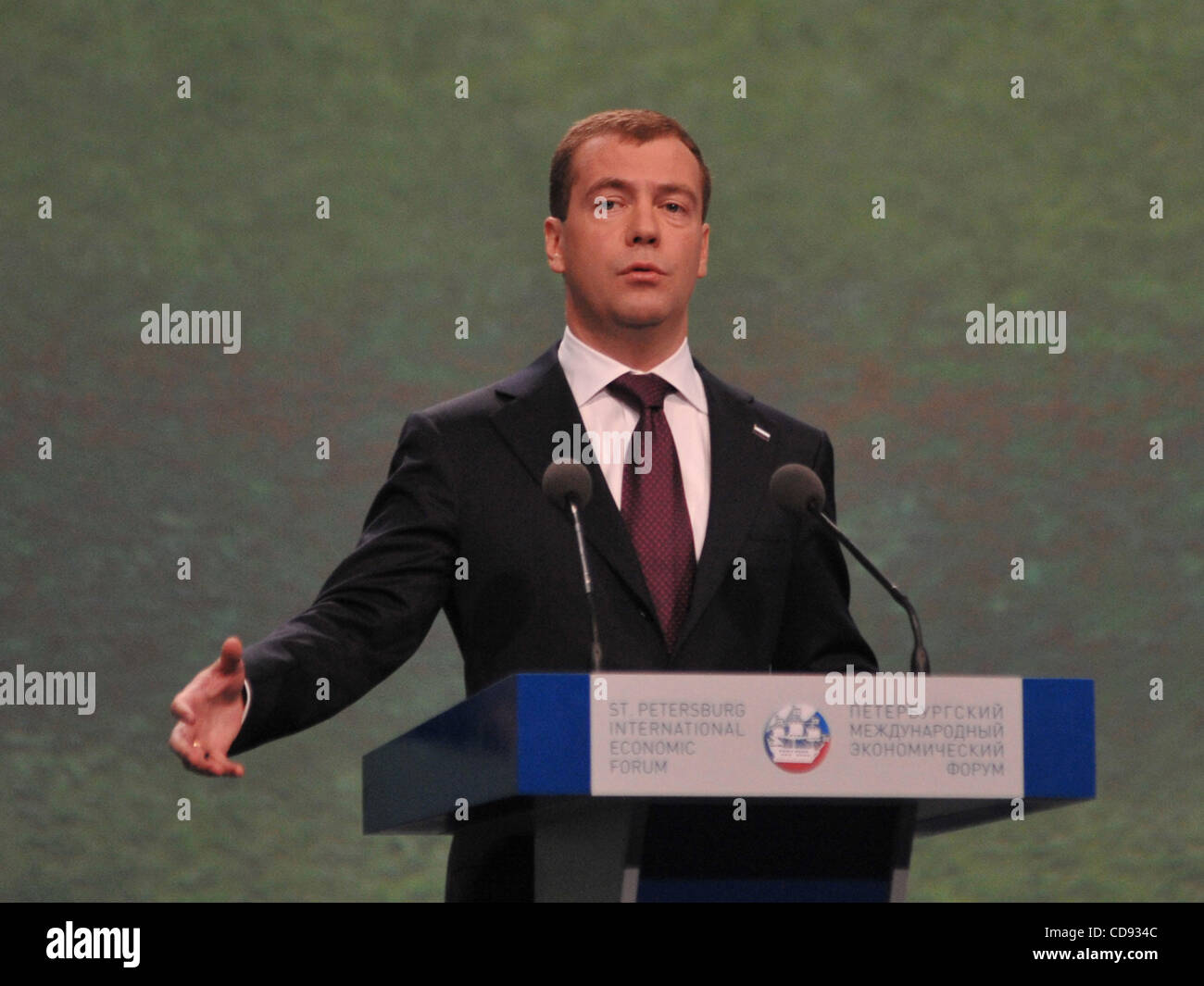 San Pietroburgo International Economic Forum. Il presidente della Russia Dmitry Medvedev rendendo discorso al Forum. Foto Stock