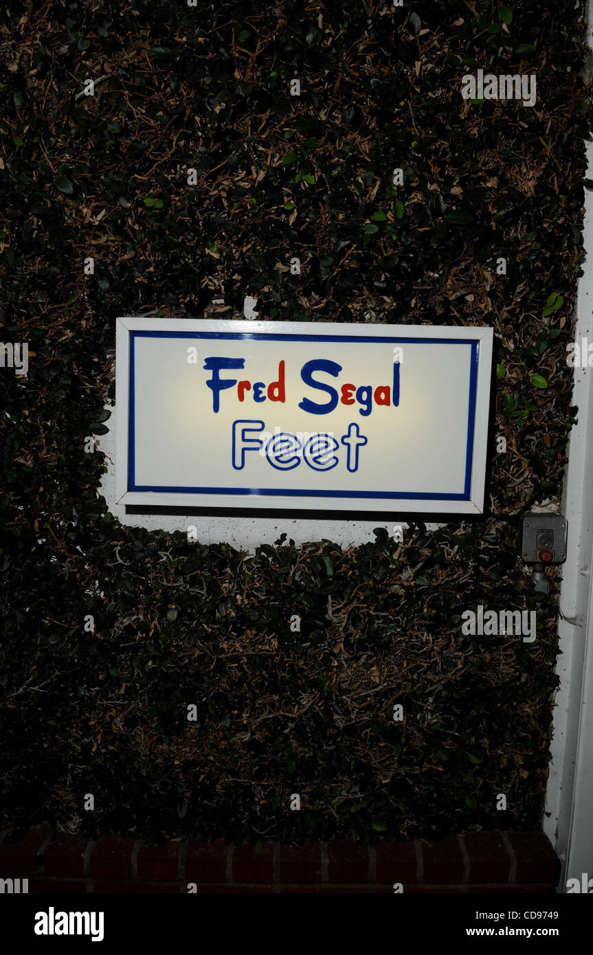 Jun 24, 2010 - Los Angeles, California, Stati Uniti - Relazione di scarpe e relazione la raccolta firme debutto ospitato da Beverly Hills Lifestyle Magazine a Fred Segal. (Credito Immagine: © Mark Samala/ZUMApress.com) Foto Stock