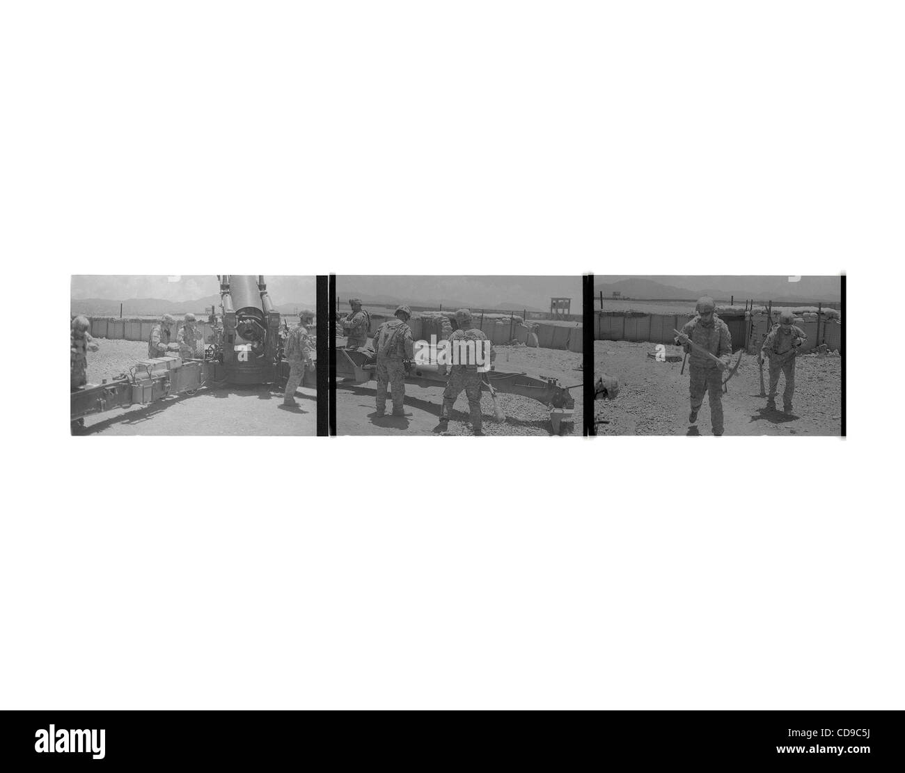 Jul 01, 2010 - Paktika, Afghanistan - MILITARI USA con Alfa batteria, 3° Battaglione, campo 320reggimento di artiglieria, regolare i loro 155 mm obice durante una missione antincendio in avanti su una base operativa Boris. (Credito Immagine: © Bill Putnam/ZUMAPRESS.com) Foto Stock