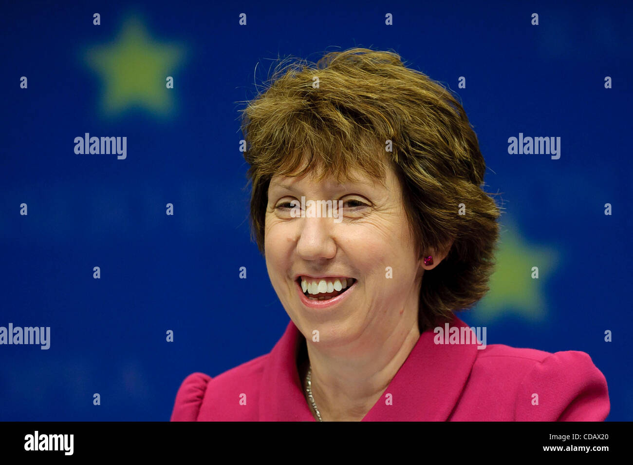 Sett. 15, 2010 - Bruxelles, BXL, Belgio - Catherine Ashton Alto Rappresentante dell'Unione per gli Affari Esteri e la politica di sicurezza, Vice Presidente della Commissione, l dà un punto stampa su ..Il servizio europeo di azione esterna (Capi di delegazione rotazione) al Consiglio europeo in sede Foto Stock