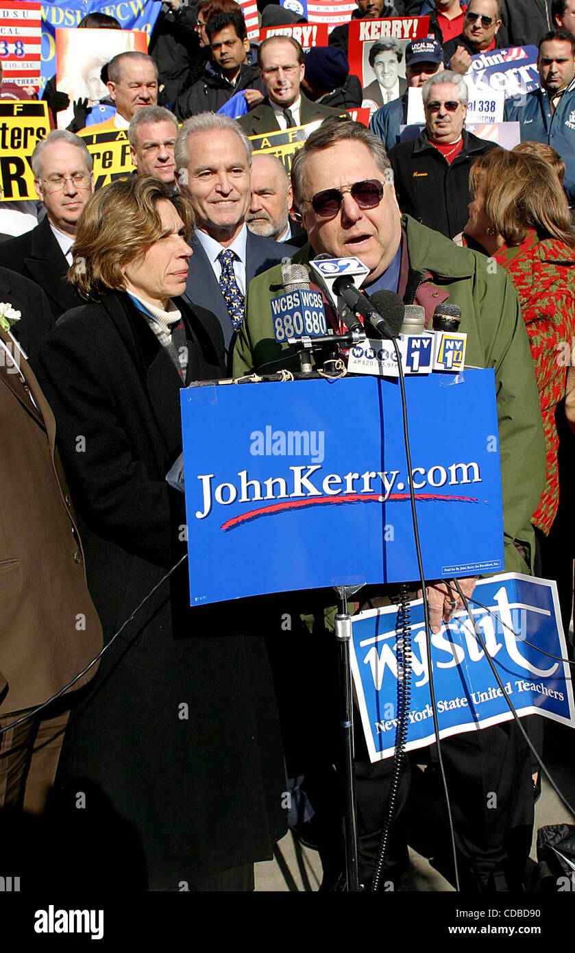 Il 1 gennaio, 2011 - New York New York, Stati Uniti - N.Y.C. I sindacati avallare John Kerry per Presidente.2/12/04.RANDI WEINGARTEN. / 2004.K35622BCO(Immagine di credito: Â© Bruce Cotler/Globe foto/ZUMAPRESS.com) Foto Stock