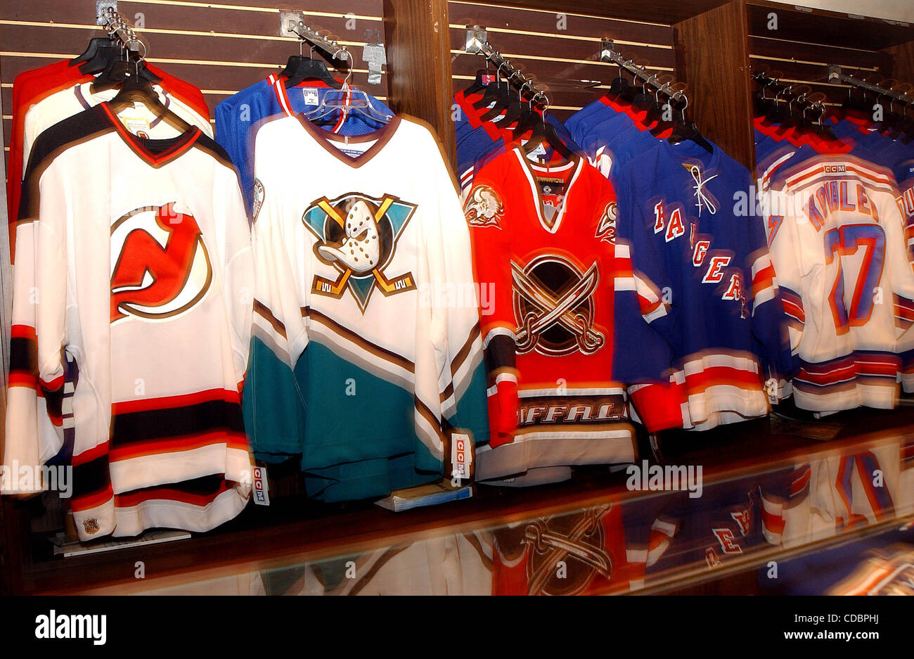 4/2/2003 NEW YORK New York.SPORT MERCHANDISING.. / K29857AR.(Immagine di credito: Â© Andrea Renault/Globe foto/ZUMAPRESS.com) Foto Stock