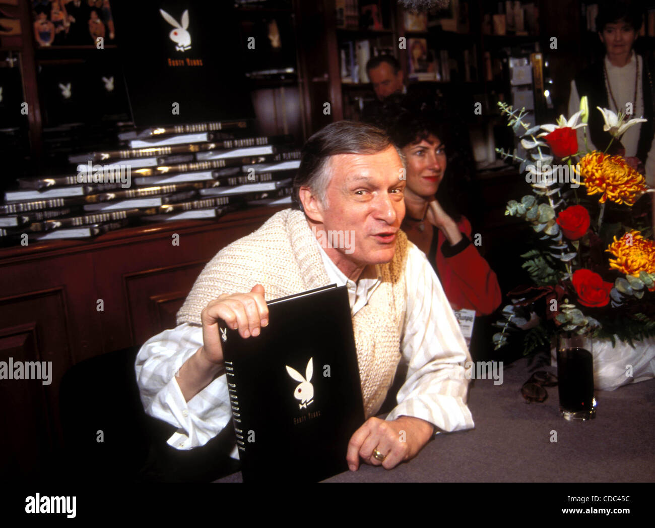 L9297AR SD09/21/1994.Hugh Hefner firma libro ''PLAYBOY:quaranta anni - LA STORIA COMPLETA''. RENUALT (credito Immagine: Â© Andrea Renault/Globe foto/ZUMAPRESS.com) Foto Stock