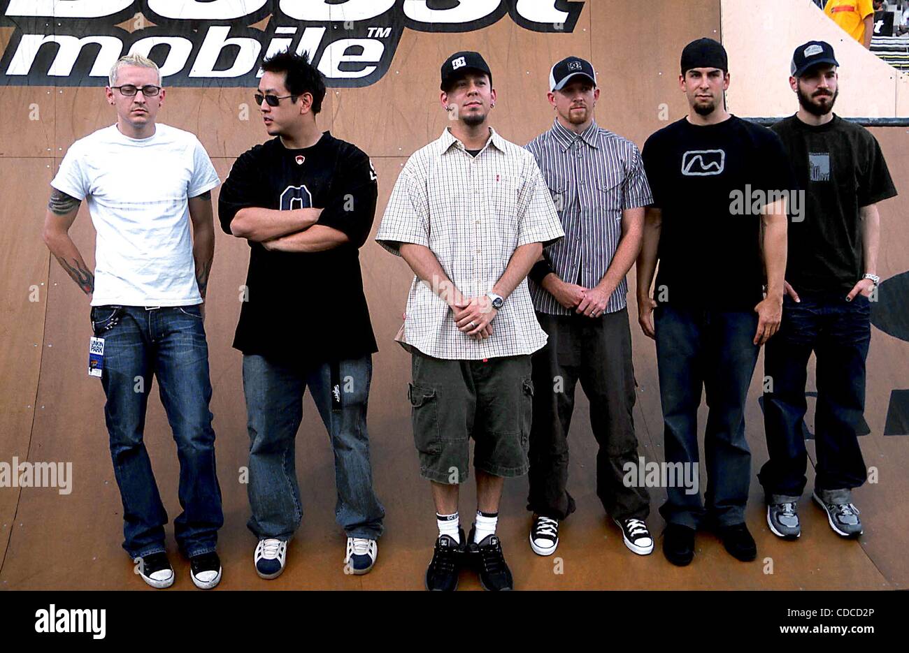 Il 1 gennaio, 2011 - New York New York, Stati Uniti - LINKIN PARK (CHESTER BENNINGTON, Giuseppe, Mike Shinoda, PHOENIX, ROB BOURDON E BRAD DELSON).K31495JKRON.BOOST MOBILE PRO di pressore di skateboard al HARD ROCK HOTEL IN NEVADA.6/27/2003. / 2003(Credit Immagine: Â© Giovanni Krondes/Globe foto/ZUMAPRESS.com) Foto Stock