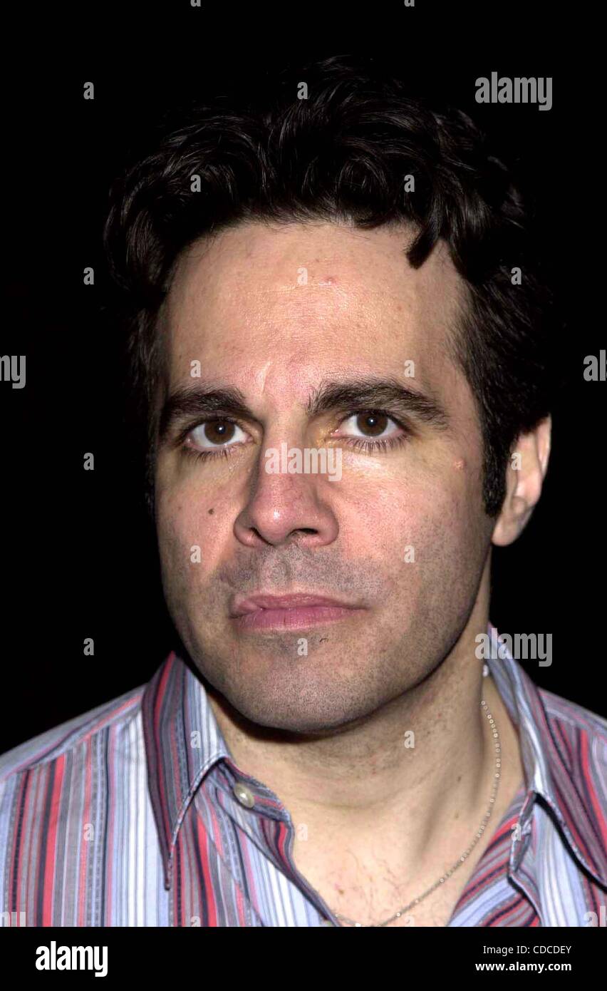 Il 1 gennaio, 2011 - New York New York, Stati Uniti - .K36859JKRON.STAND-UP PER MADELINE E OCRF, OMAGGIO A MADELINE KAHN A BENEFICIO DEL CANCRO OVARICO FONDO DI RICERCA. CAROLINE COMMEDIA CLUB, New York New York. 04/26/2004. / 2004..MARIO CANTONE(Immagine di credito: Â© Giovanni Krondes/Globe foto/ZUMAPRESS.com) Foto Stock