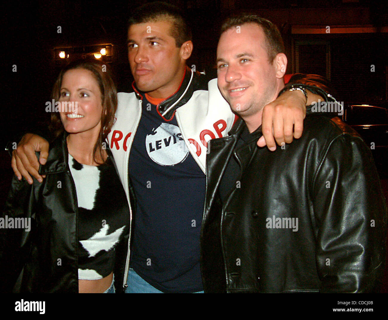 K30918ML.(BOXER) DANNY MUSICO CON LA FIDANZATA JENNA AL 6 THOMPSON HOTEL IN NEW YORK New York.5/28/2003. / 2003(Credit Immagine: Â© Mitchell Levy/Globe foto/ZUMAPRESS.com) Foto Stock