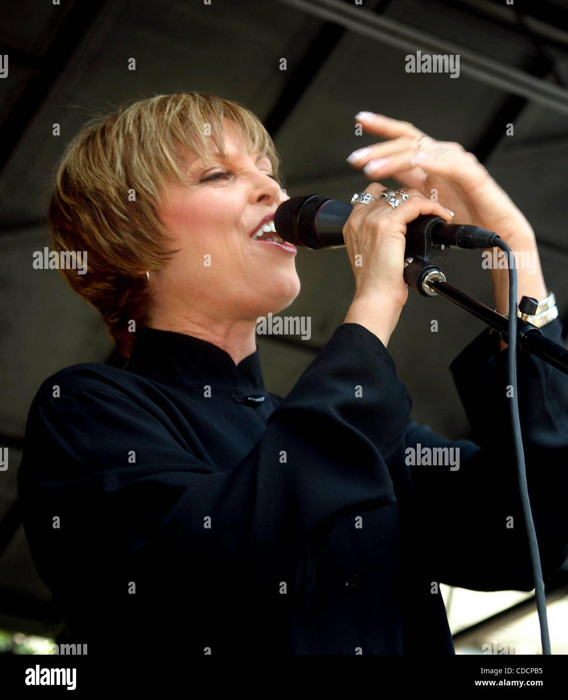 K37577ML.Pat Benatar di kick-off STAGIONE ESTIVA CON LA LIBERA PRESTAZIONE IN UNION SQUARE PARK, NEW YOIRK New York.5/27/2004. / 2004.Pat Benatar(Immagine di credito: Â© Mitchell Levy/Globe foto/ZUMAPRESS.com) Foto Stock