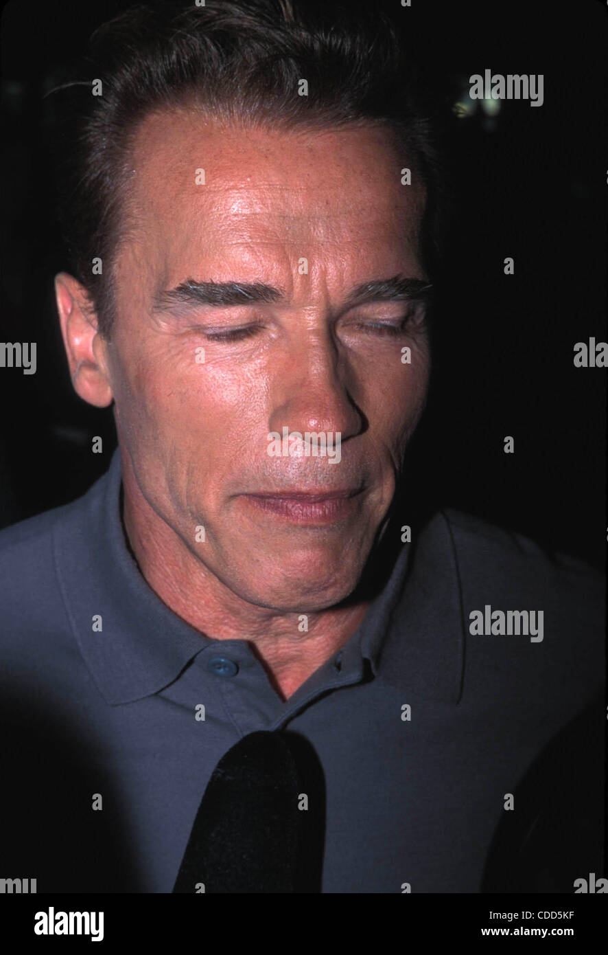 Il 1 gennaio, 2011 - New York New York, Stati Uniti - K21571RM.3RD annuale di palla da bowling evento ospitato da Arnold Schwarzenegger AMF Moli Chelsea, New York New York 04/10/2001. / DOCSHOLLYWOOD(Immagine di credito: © Rick Mackler/Globe foto/ZUMAPRESS.com) Foto Stock Il 1 gennaio, 2011 - New York New York, Stati Uniti - K21571RM.3RD annuale di palla da bowling evento ospitato da Arnold Schwarzenegger AMF Moli Chelsea, New York New York 04/10/2001. / DOCSHOLLYWOOD(Immagine di credito: © Rick Mackler/Globe foto/ZUMAPRESS.com) Foto Stock