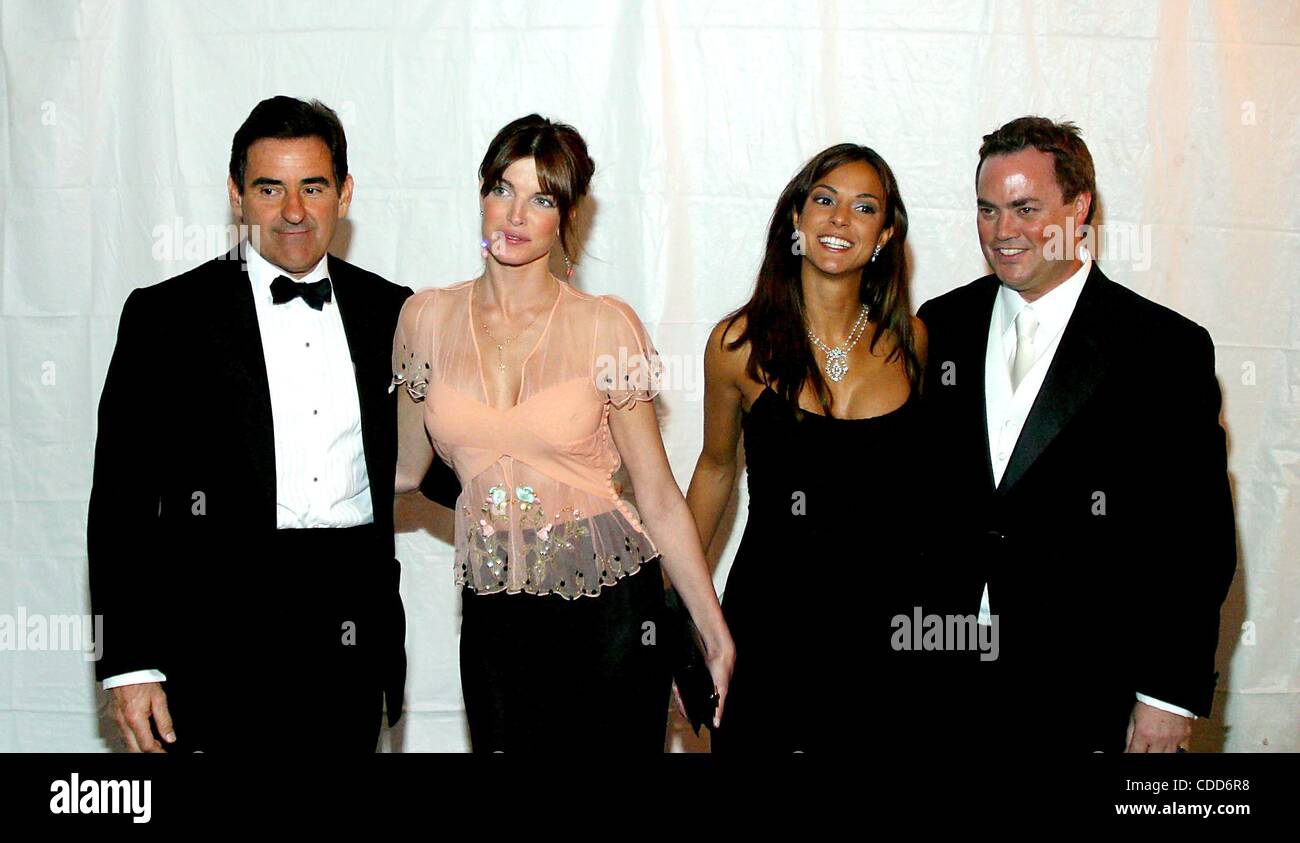 Il 1 gennaio, 2011 - New York New York, Stati Uniti - PETER GRANT, STEPHANIE SEYMOUR E EVA LARUE.K30436RM.L'American Ballet Theatre GALA DI PRIMAVERA AL LINCOLN CENTER Il Metropolitan Opera House di New York New York.5/5/2003. / 2003.(Immagine di credito: Â© Rick Mackler/Globe foto/ZUMAPRESS.com) Foto Stock