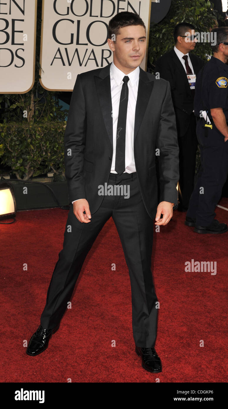 Gen. 16, 2011 - Beverly Hills, in California, Stati Uniti - Gen. 16, 2011 - Beverly Hills, la California.USA - ZAC EFFRON .arriva alla sessantottesima Golden Globe Awards. (Credito Immagine: © MFL/ZUMAPRESS.com) Foto Stock