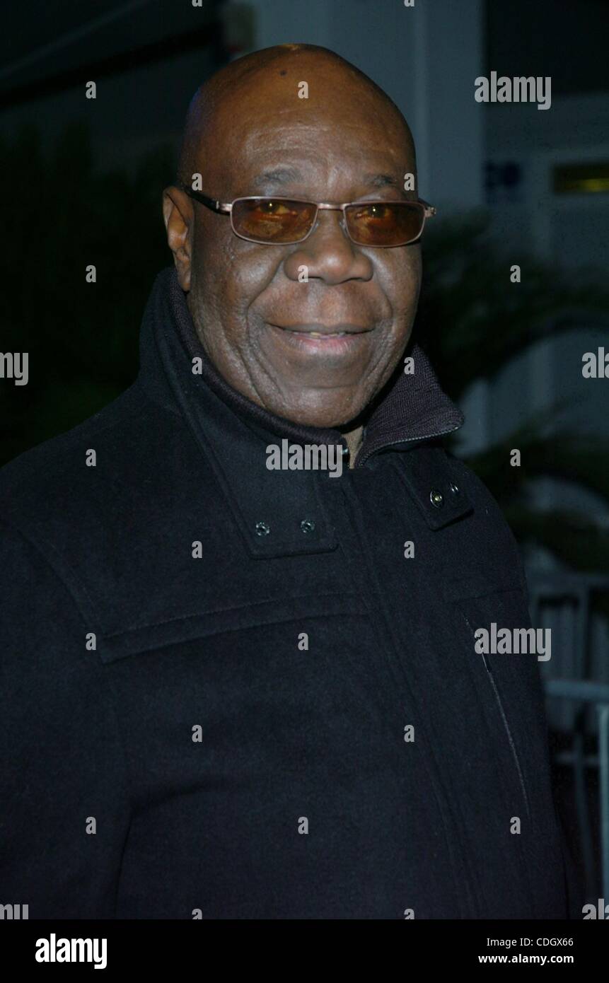 Jan 22, 2011 - Cannes, Francia - cantante Manu Dibango assiste il NRJ Music Awards 2011 al Palais des Festivals in Cannes. (Credito Immagine: © Frederic Injimbert/ZUMAPRESS.com) Foto Stock