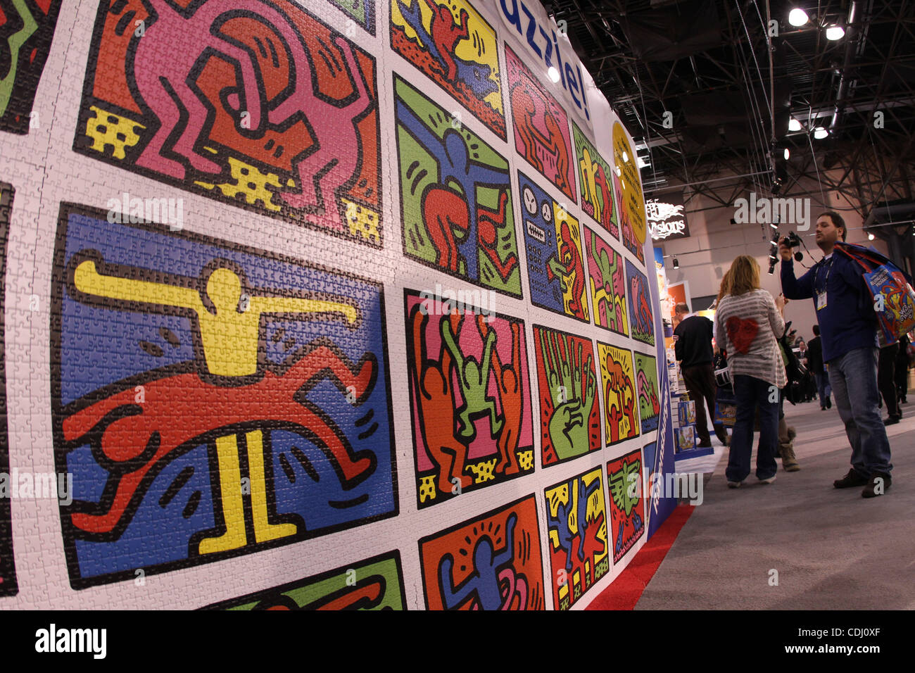 Dettaglio del mondo la più grande puzzle sul display. Ravensburger la più  grande disponibile commercialmente puzzle, 'Keith Haring: Double  Retrospect' in mostra alla fiera del giocattolo che si apre al Javits  Convention