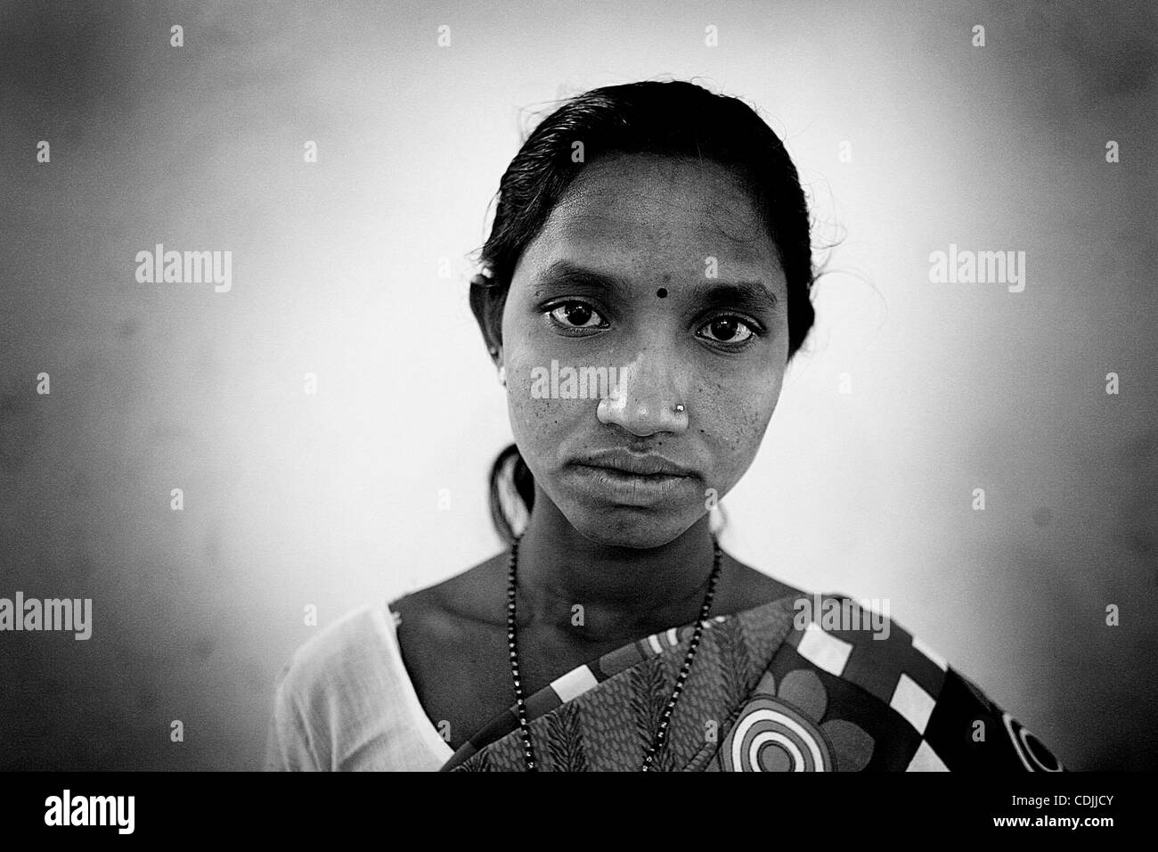 27 febbraio 2011 - Pandharkawada, Maharashtra, India - Contadino suicidio vedova BAISHALI NIKESHN, 32 anni, di villaggio Sombardi. (Credito Immagine: by © Michael Francis McElroy/zReportage.com/ZUMA) Foto Stock