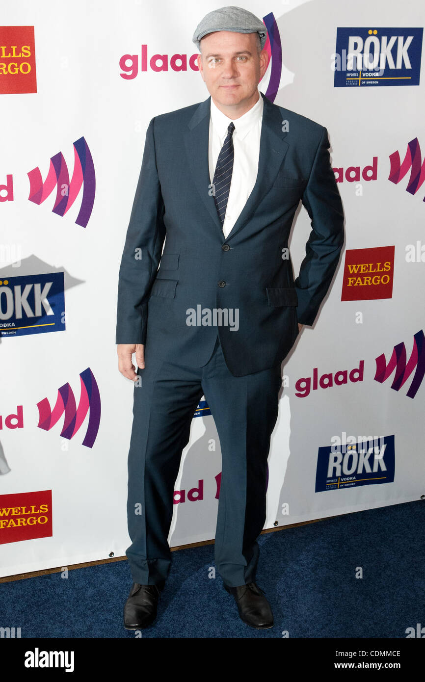 Aprile 10, 2011 - Los Angeles, California, Stati Uniti - Mike O'Malley arriva alla XXII edizione GLAAD Media Awards al The Westin Bonaventure Hotel. (Credito Immagine: © Brandon Parry/Southcreek globale/ZUMAPRESS.com) Foto Stock