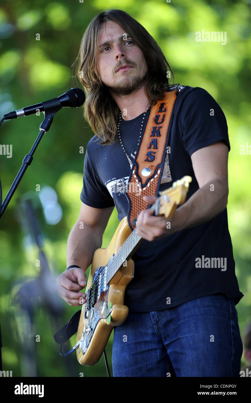 Paese di registrazione musicale e artista figlio di Willie Nelson, Lukas Nelson ha svolto un concerto dal vivo durante la parte di Willie Nelson Paese dell'evento Throwdown al Pozo Saloon in Pozo,CA. il 25 giugno 2011.(Immagine di credito: © Giovanni Pyle/Cal Sport Media/ZUMAPRESS.com) Foto Stock