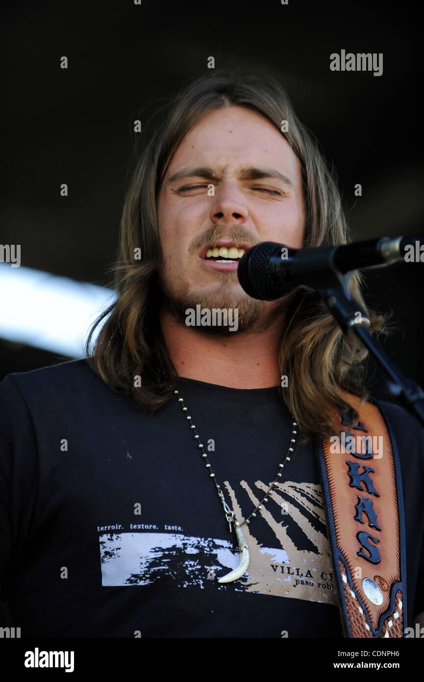 Paese di registrazione musicale e artista figlio di Willie Nelson, Lukas Nelson ha svolto un concerto dal vivo durante la parte di Willie Nelson Paese dell'evento Throwdown al Pozo Saloon in Pozo,CA. il 25 giugno 2011.(Immagine di credito: © Giovanni Pyle/Cal Sport Media/ZUMAPRESS.com) Foto Stock