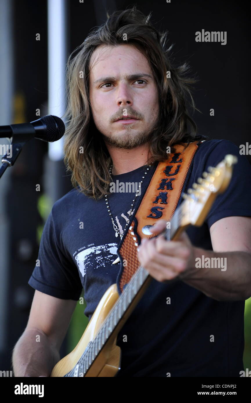 Paese di registrazione musicale e artista figlio di Willie Nelson, Lukas Nelson ha svolto un concerto dal vivo durante la parte di Willie Nelson Paese dell'evento Throwdown al Pozo Saloon in Pozo,CA. il 25 giugno 2011.(Immagine di credito: © Giovanni Pyle/Cal Sport Media/ZUMAPRESS.com) Foto Stock