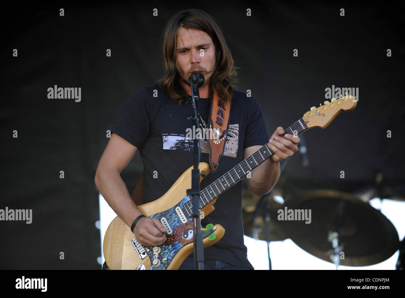 Paese di registrazione musicale e artista figlio di Willie Nelson, Lukas Nelson ha svolto un concerto dal vivo durante la parte di Willie Nelson Paese dell'evento Throwdown al Pozo Saloon in Pozo,CA. il 25 giugno 2011.(Immagine di credito: © Giovanni Pyle/Cal Sport Media/ZUMAPRESS.com) Foto Stock