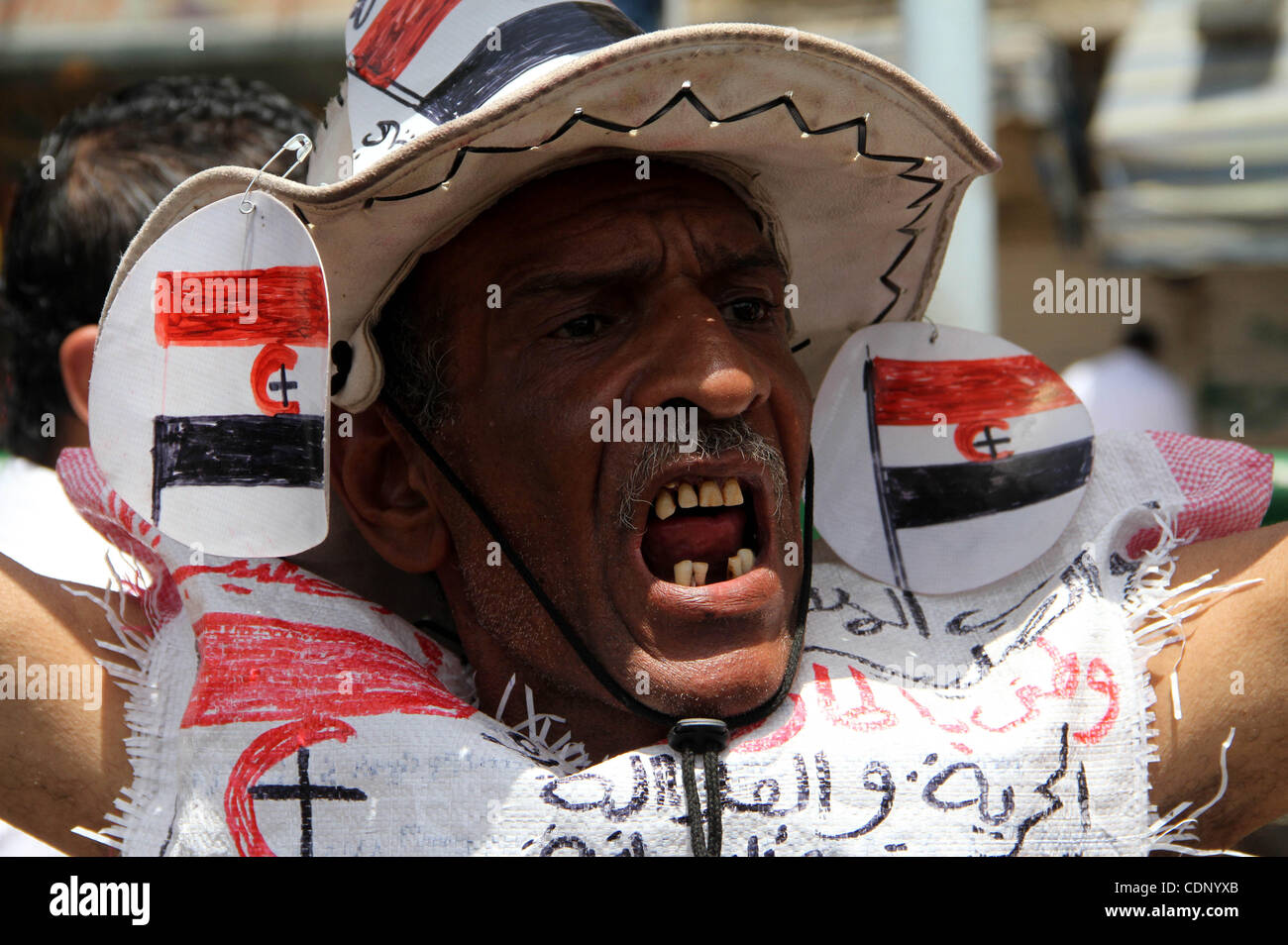 I dimostranti egiziani camp in piazza Tahrir al Cairo il 9 luglio 2011. Migliaia di Egiziani pranzo nei centri delle città di tutto il paese sin dal venerdì alla domanda più velocemente le riforme e voice frustrazione per ciò che essi considerano come il piede-trascinando da capi militari e funzionari del governo. Foto di Ahmed Asad Foto Stock