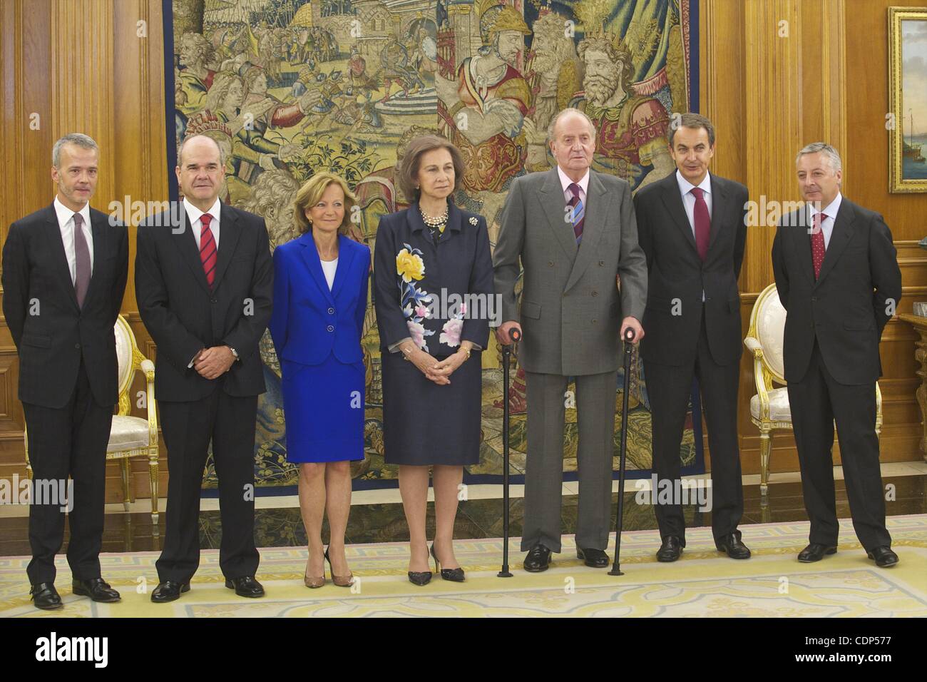 Luglio 12, 2011 - Madrid, Spagna - Jose Blanco, Antonio Camacho, Elena Salgado e Manuel Chaves, i nuovi ministri segno giuramento come Re di Spagna Juan Carlos e la Regina Sofia, Jose Luis Rodriguez Zapatero e CaamanÌƒo, Ministro della giustizia, accogliere nuovi ministri al Palazzo Zarzuela sulla luglio 11, 2011 mi Foto Stock