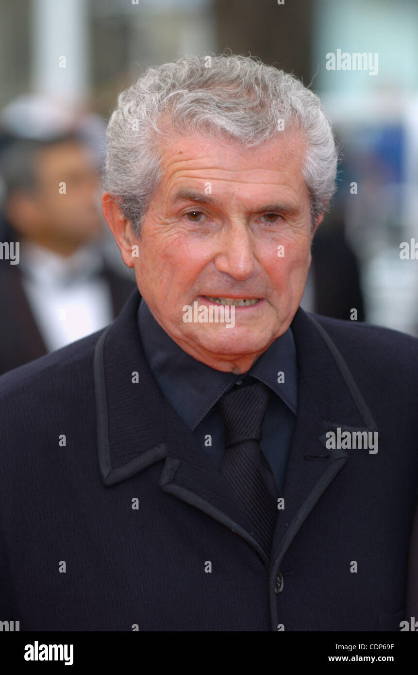 Claude Lelouch assiste il 'Midnight a Parigi 'Premiere - Cerimonia di apertura al sessantaquattresimo annuale di Cannes film festival. Foto Stock