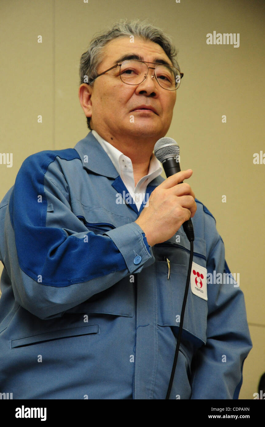 Luglio 19, 2011 - Tokyo, Giappone - TOSHIO NISHIZAWA, il Presidente Tokyo Electric Power Co. (TEPCO) partecipa a una conferenza stampa congiunta con il Goshi Hosono, Ministro di Stato incaricato di gestire la crisi nucleare presso la sede della TEPCO a Tokyo il 19 luglio 2011. Primo Ministro giapponese Naoto Kan e TE Foto Stock
