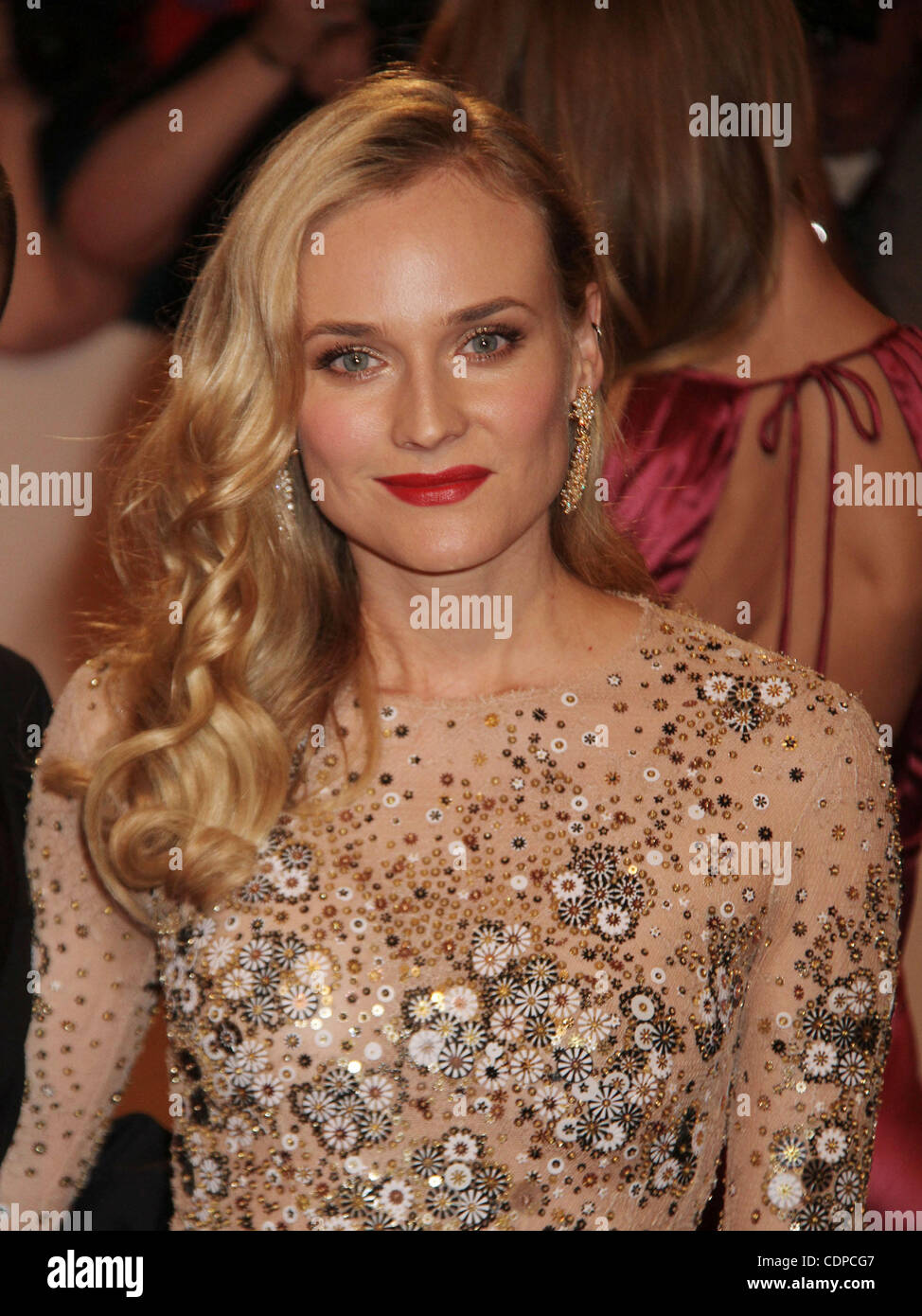 2 maggio 2011 - New York New York, Stati Uniti - ActorDIANE KRUGER assiste il 'Alexander McQueen - Bellezza selvaggia' Costume Institute gala tenutosi presso il Metropolitan Museum of Art. (Credito Immagine: © Nancy Kaszerman/ZUMAPRESS.com) Foto Stock