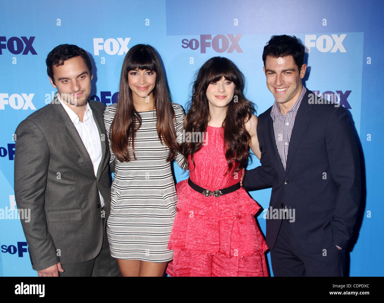 16 maggio 2011 - New York New York, Stati Uniti - JAKE JOHNSON, HANNAH SIMONE, Zooey Deschanel e MAX GREENFIELD frequentare la FOX Upfront 2011 tenutosi presso il Wollman RInk di Central Park. (Credito Immagine: © Nancy Kaszerman/ZUMAPRESS.com) Foto Stock