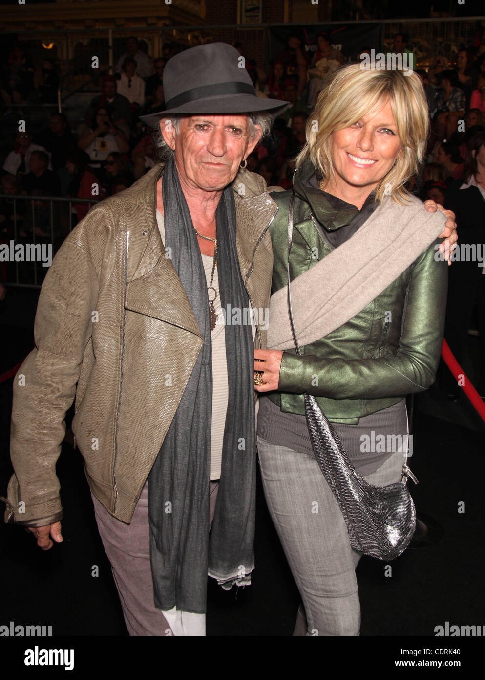 8 maggio 2011 - Anaheim, California, Stati Uniti - Keith Richards & moglie arriva per la premiere del film "Pirati dei Caraibi: il forestiero maree" tenutosi a Disneyland. (Credito Immagine: © Lisa O'Connor/ZUMAPRESS.com) Foto Stock