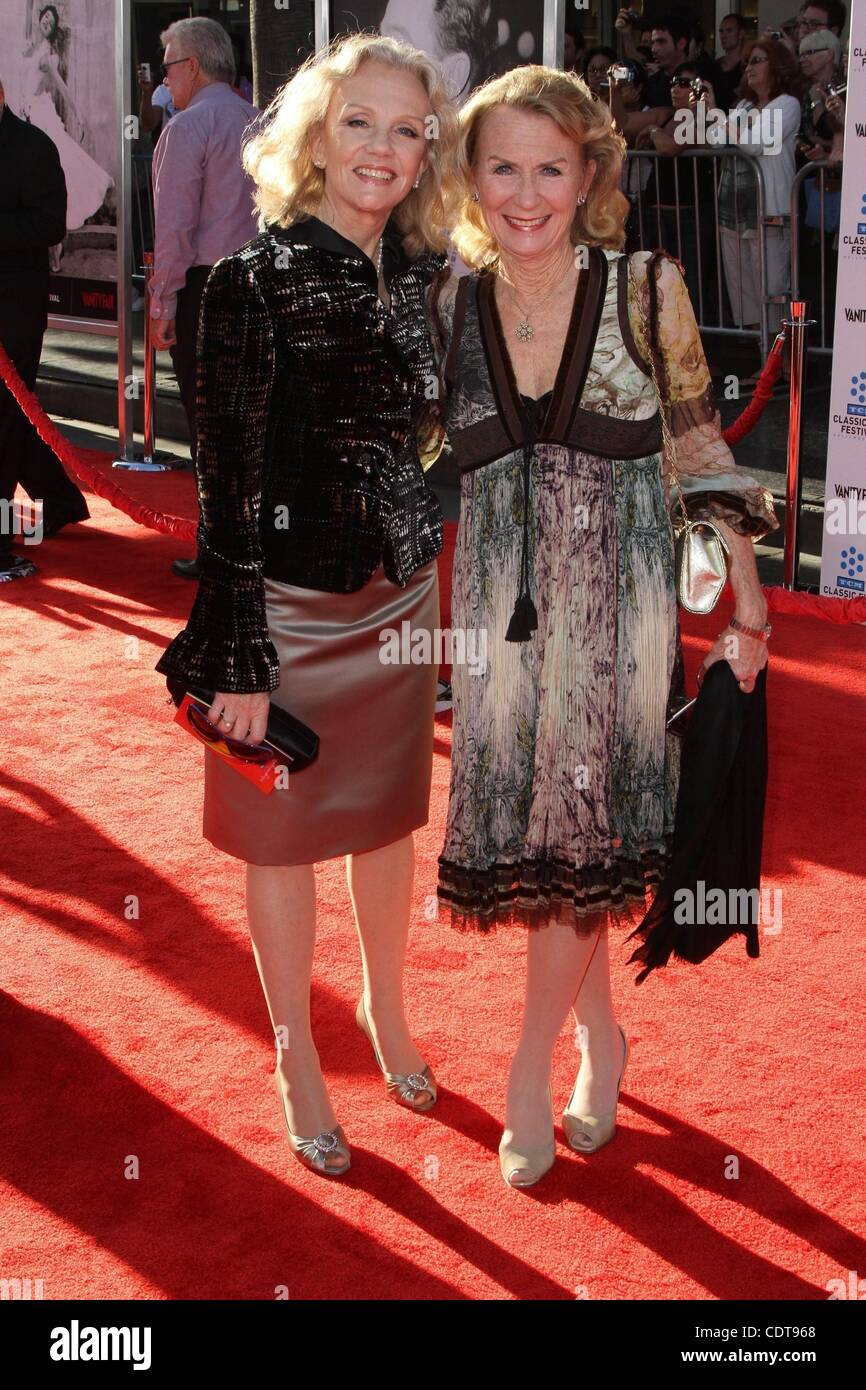 Apr 28, 2011 - Los Angeles, California, Stati Uniti d'America - attrice HAYLEY MILLS, attrice JULIET MILLS al TCM Classic Film Festival apertura notturna " Un americano a Parigi" tenutasi presso Grauman's Chinese Theater di Hollywood. (Credito Immagine: © Jeff Frank/ZUMAPRESS.com) Foto Stock