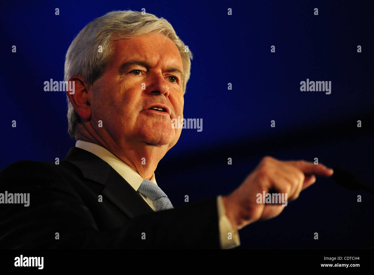 Giugno 16, 2011 - New Orleans, Louisiana, Stati Uniti - ex Speaker della casa e GOP candidato presidenziale, Newt Gingrich, parla alla folla durante il primo giorno di età repubblicana Leadership Conference che si terrà presso il Riverside Hotel Hilton il 16 giugno 2011a New Orleans, Louisiana. (Credito Immagine: © Sta Foto Stock