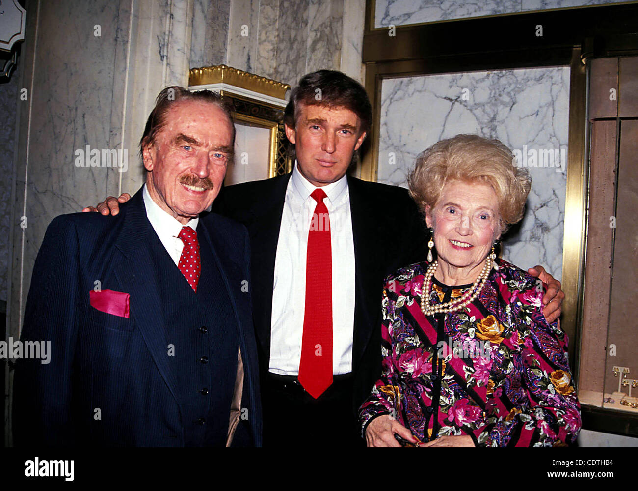 16481.FRED TRUMP E MOGLIE con figlio Donald Trump. / 1992(Immagine di credito: Â© Judie Burstein/Globe foto/ZUMAPRESS.com) Foto Stock