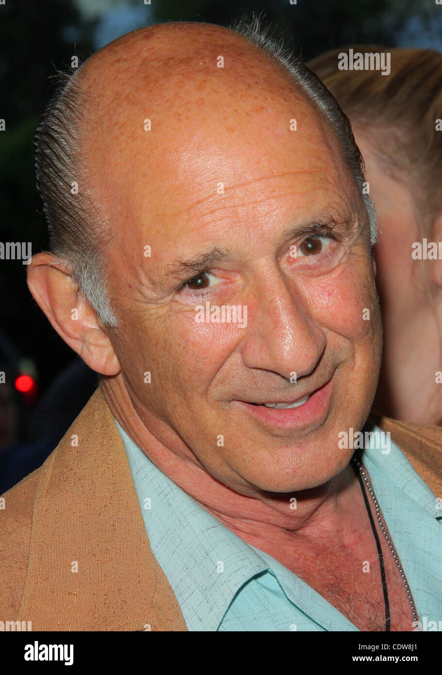 6 luglio 2011 - Los Angeles, California, Stati Uniti - Richard Portnow.Los Angeles Premiere di ''Alien Armageddon" tenutosi presso il Crest Theatre , Los Angeles, CA. Luglio 6- 2011.(Immagine di credito: Â© TLeopold/Globe foto/ZUMAPRESS.com) Foto Stock