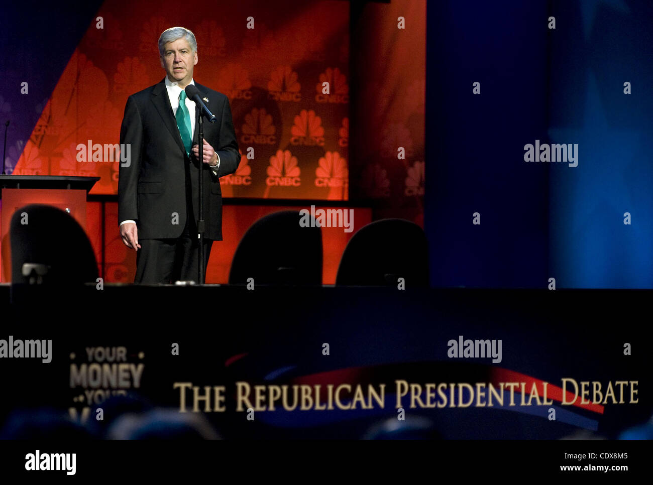 Nov. 9, 2011 - Rochester, Michigan, Stati Uniti - Michigan governatore Rick Snyder parla prima di iniziare un repubblicano dibattito presidenziale ospitato da CNBC a Oakland University di Rochester, mi il Nov 9, 2011. (Credito Immagine: © Mark Bialek/ZUMAPRESS.com) Foto Stock