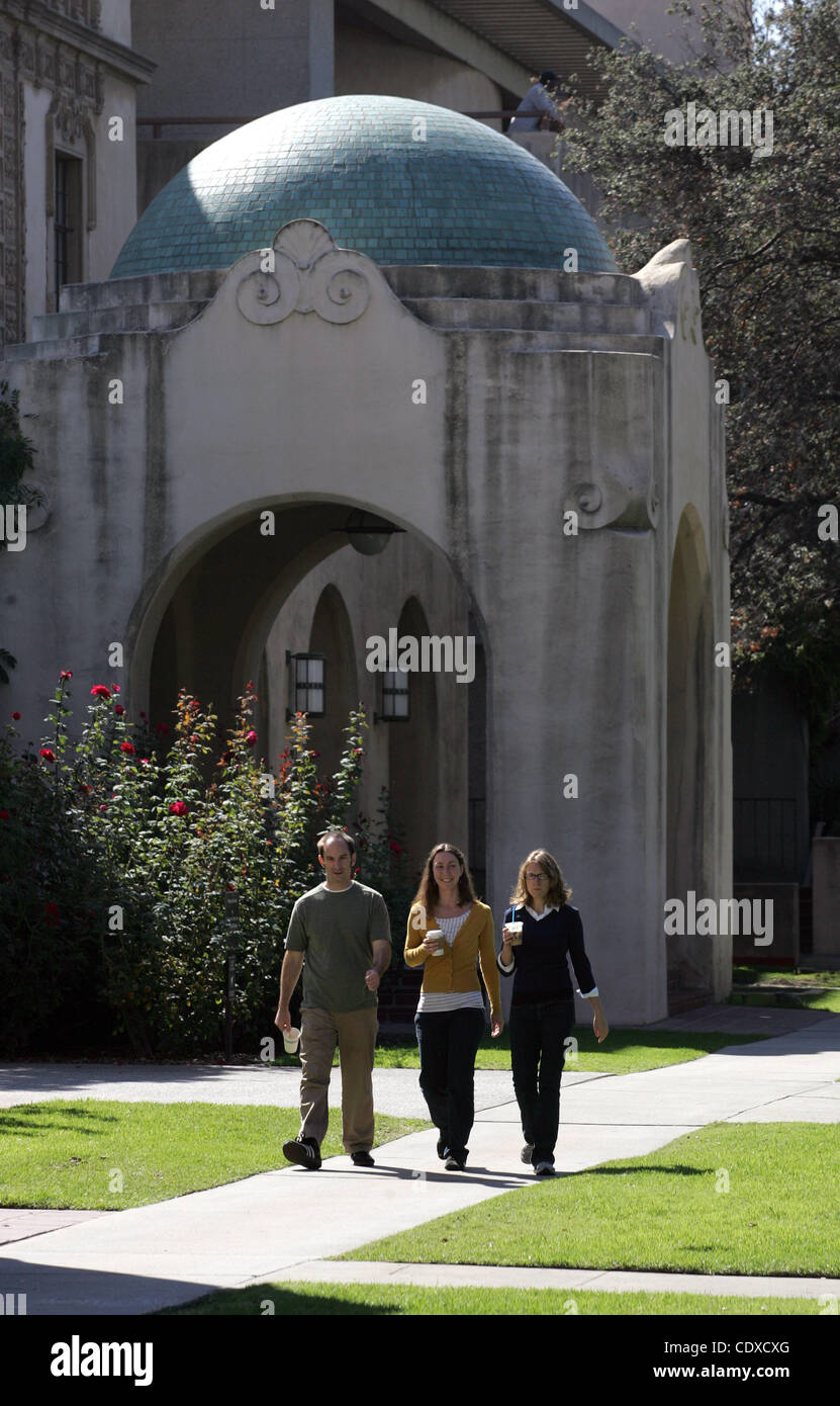 Il 7 ottobre 2011 - Los Angeles, California, Stati Uniti - Il mondo universitario superiore è il California Institute of Technology (Caltech), secondo un British istruzione superiore magazine. Ha segnato la prima volta che Caltech superato Harvard in tempi Istruzione Superiore rivista Mondo Università classifiche. C Foto Stock