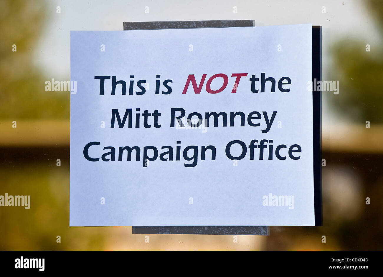 Ottobre 17, 2011 - Las Vegas, Nevada, Stati Uniti d'America - segno su un ufficio porta in Las Vegas edificio che ospita la Mitt Romney per presidente quartier generale. Foto Stock