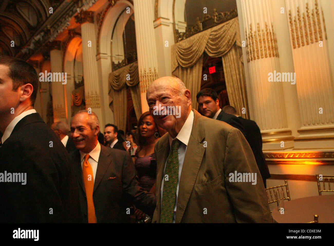 Il 10 agosto 2011 - New York New York, Stati Uniti - Aretha Franklin suona presso un membro del Congresso Charlie Rangel la celebrazione di compleanno presso il Plaza Hotel di Manhattan Ã Â© 8/10/11 ex N.Y.C. Sindaco ed K Foto Stock